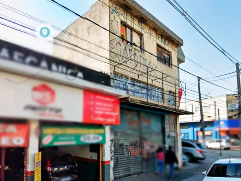 Comercial em leilão