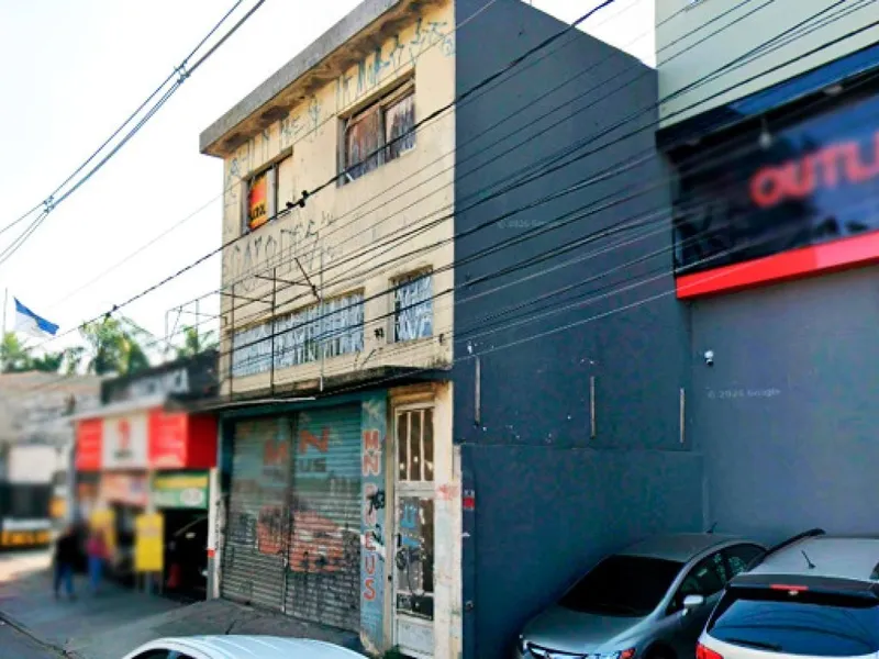 Comercial em leilão