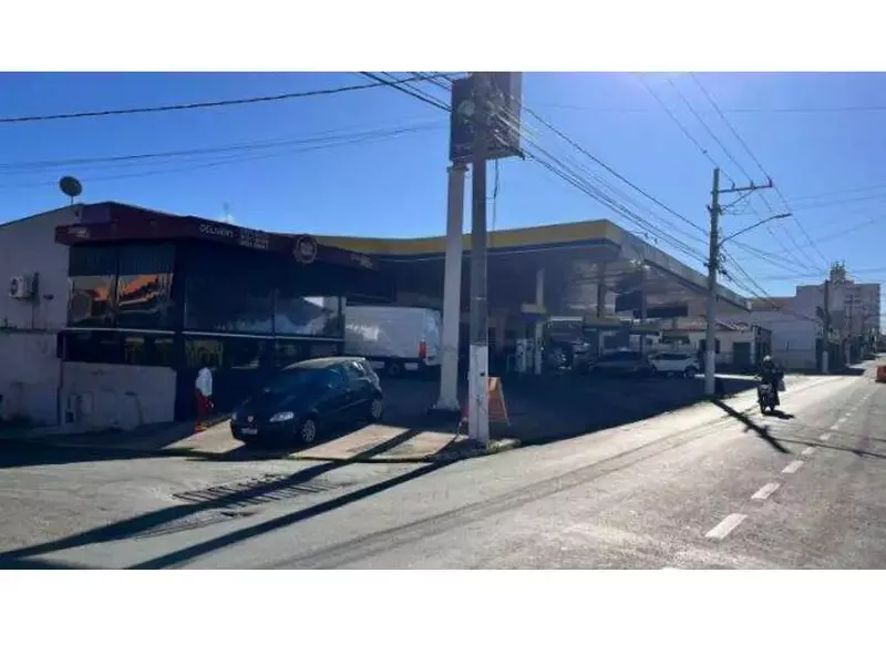 Comercial em leilão