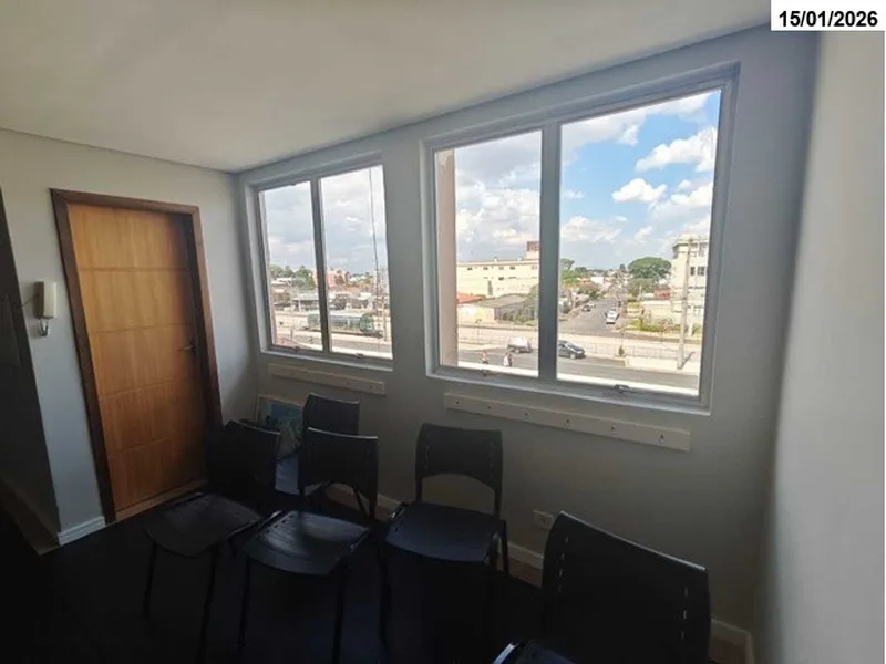 Comercial em leilão