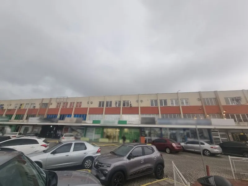 Comercial em leilão