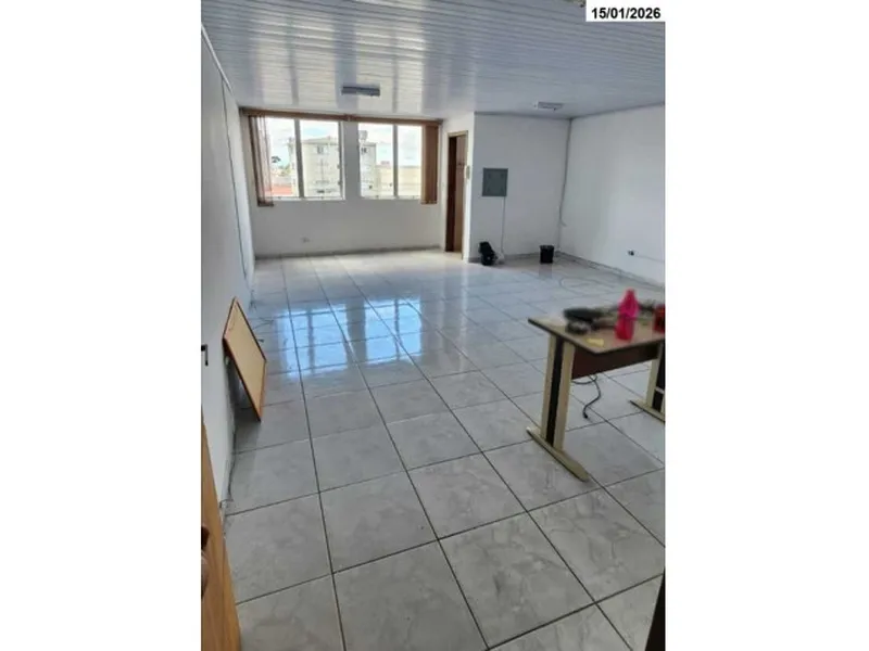 Comercial em leilão