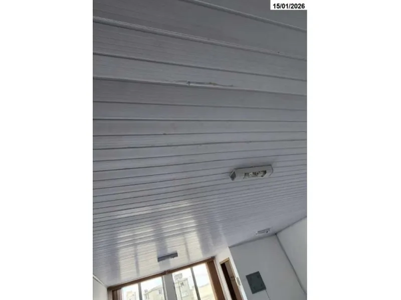 Comercial em leilão