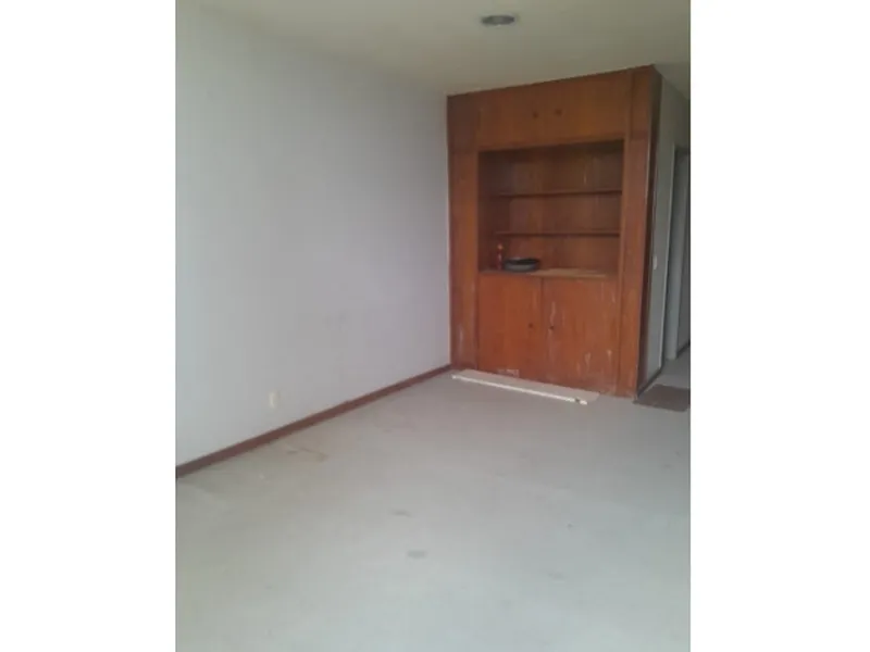 Comercial em leilão