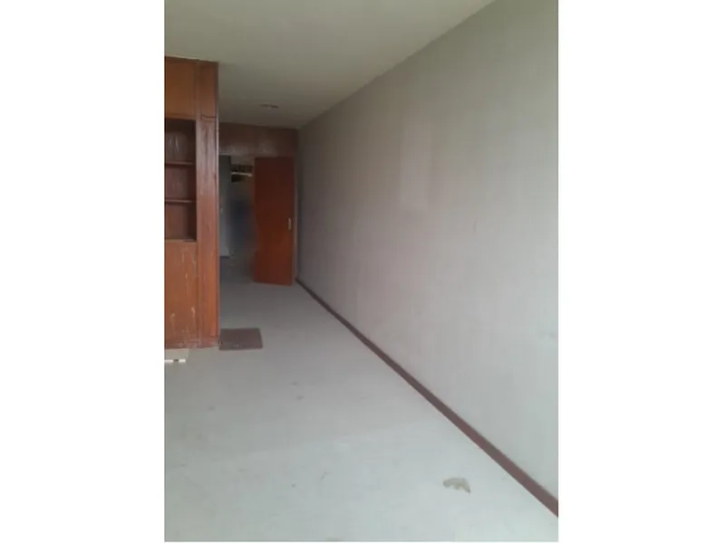 Comercial em leilão