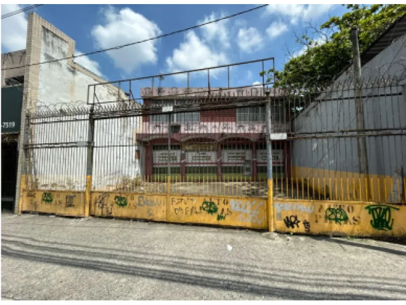 Comercial em leilão