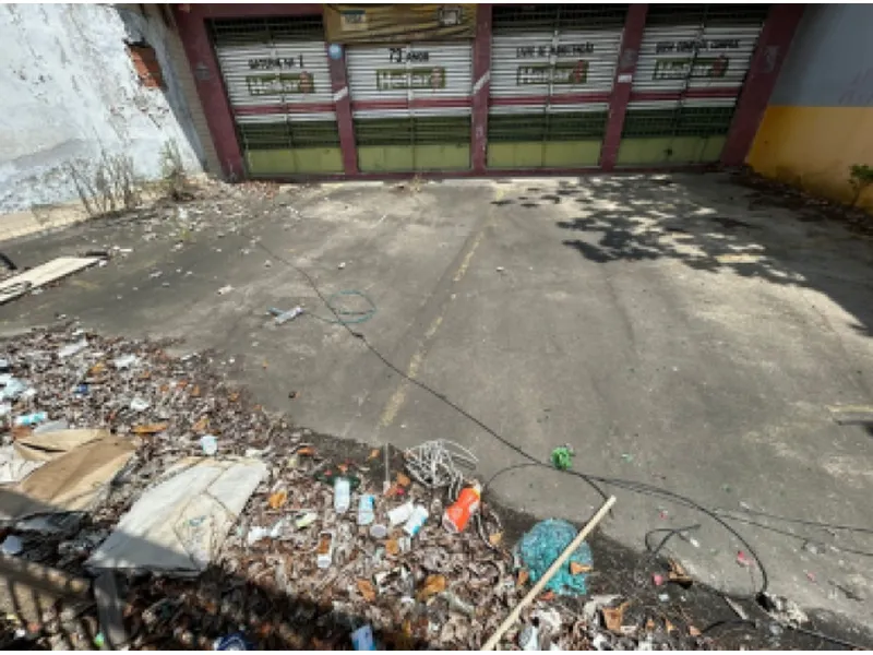 Comercial em leilão