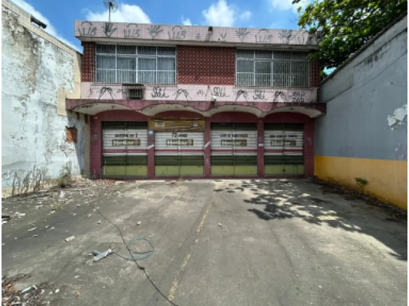 Comercial em leilão