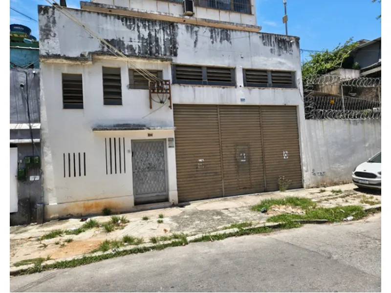 Comercial em leilão