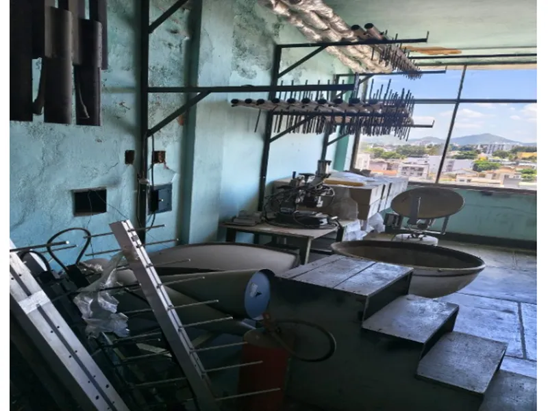 Comercial em leilão