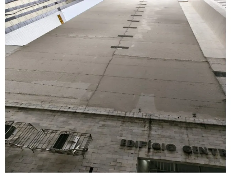 Comercial em leilão