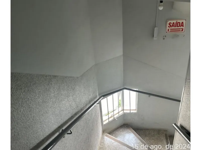 Comercial em leilão