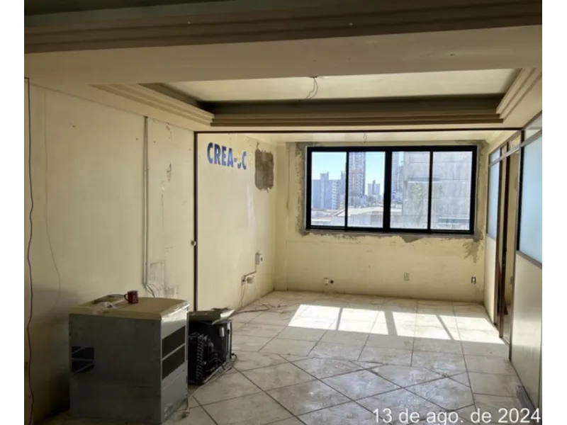 Comercial em leilão