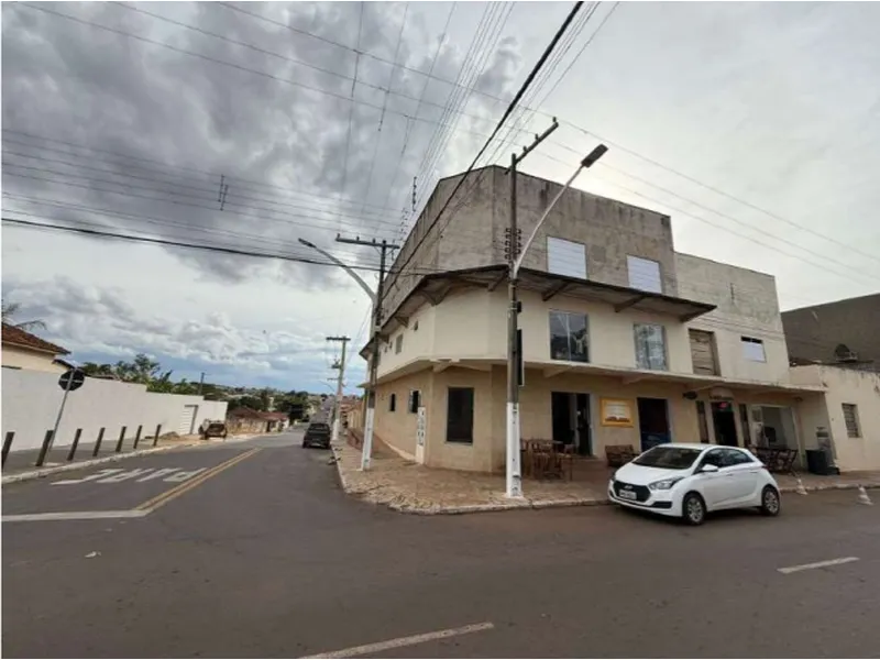 Comercial em leilão