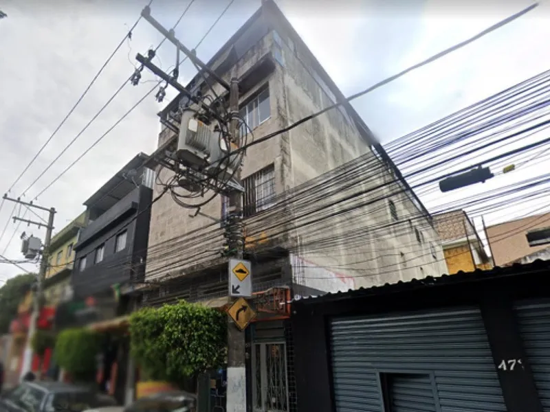 Comercial em leilão