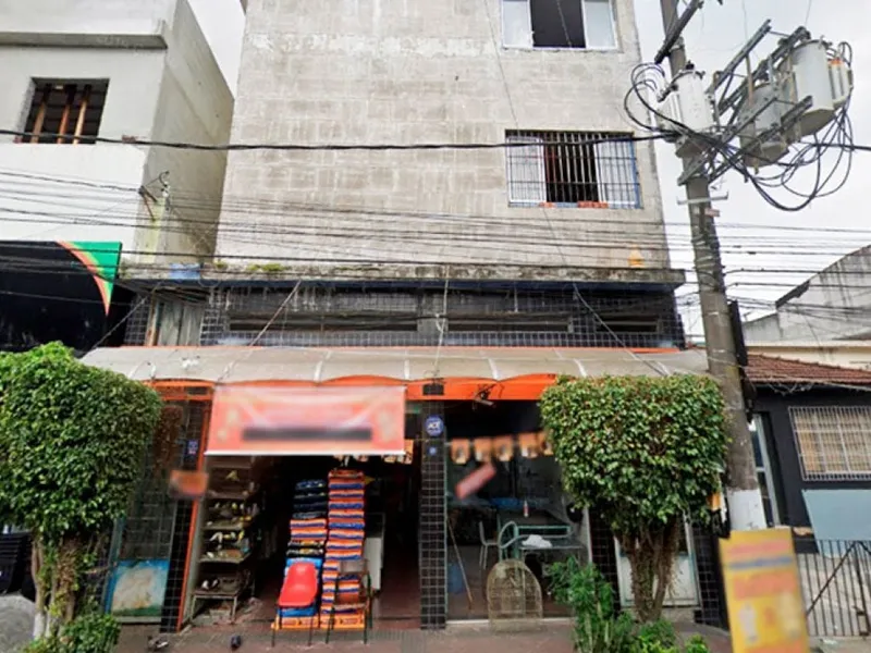 Comercial em leilão