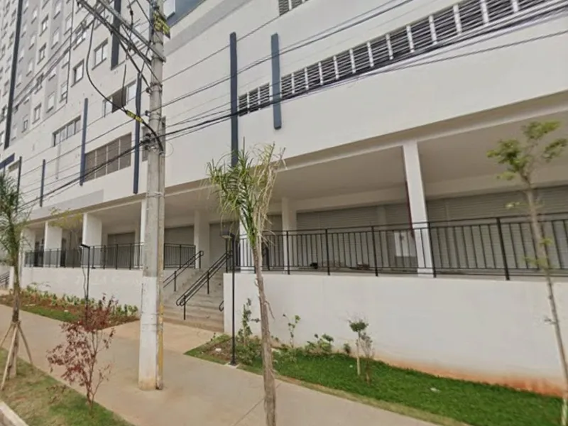 Comercial em leilão