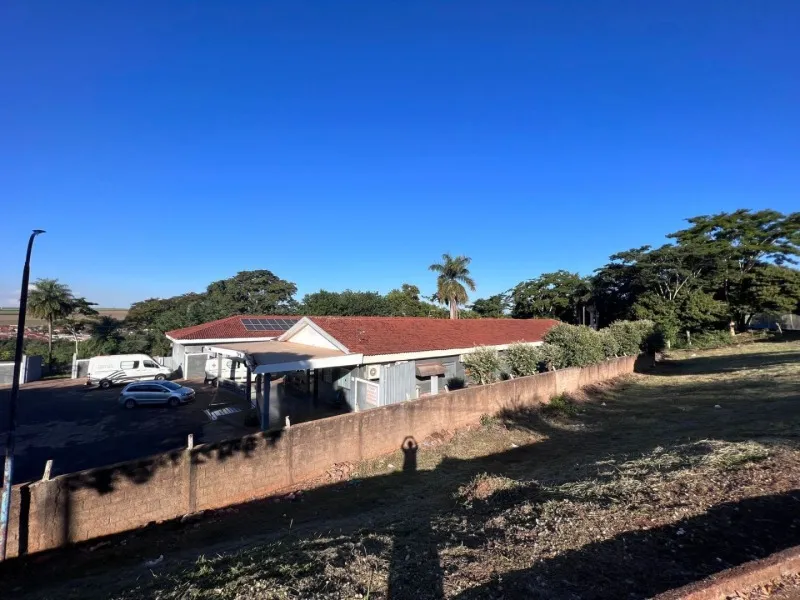 Comercial em leilão