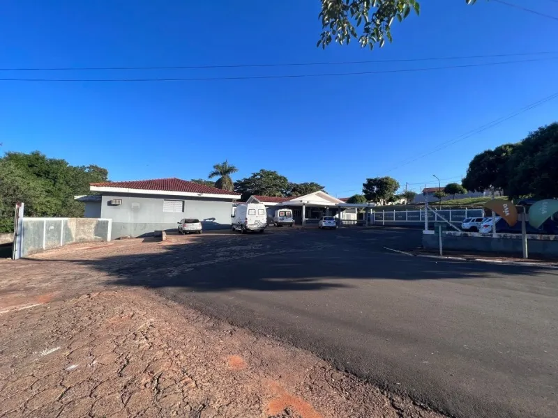 Comercial em leilão