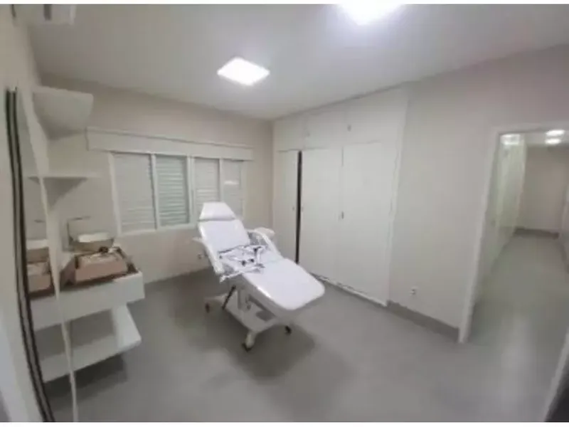 Comercial em leilão