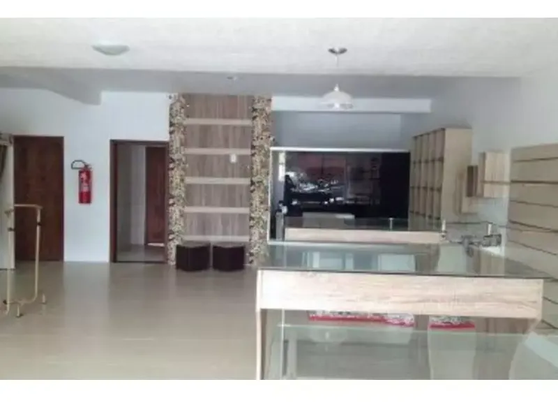 Comercial em leilão