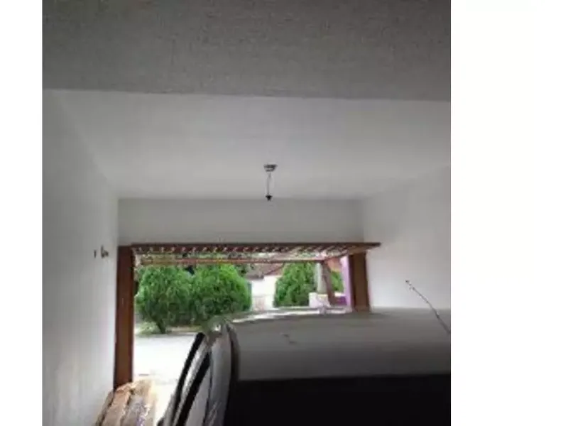 Comercial em leilão