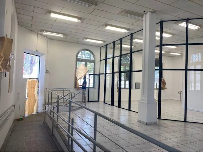 Comercial em leilão