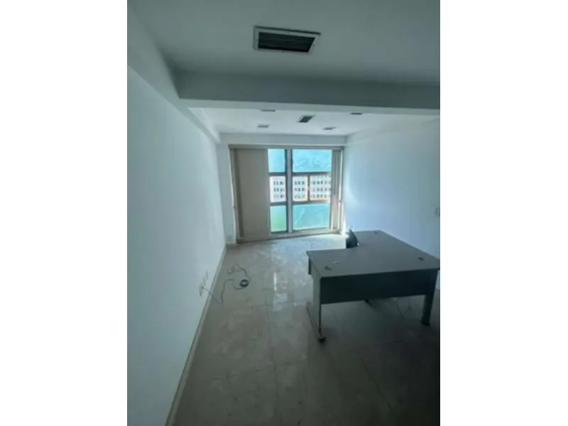 Comercial em leilão