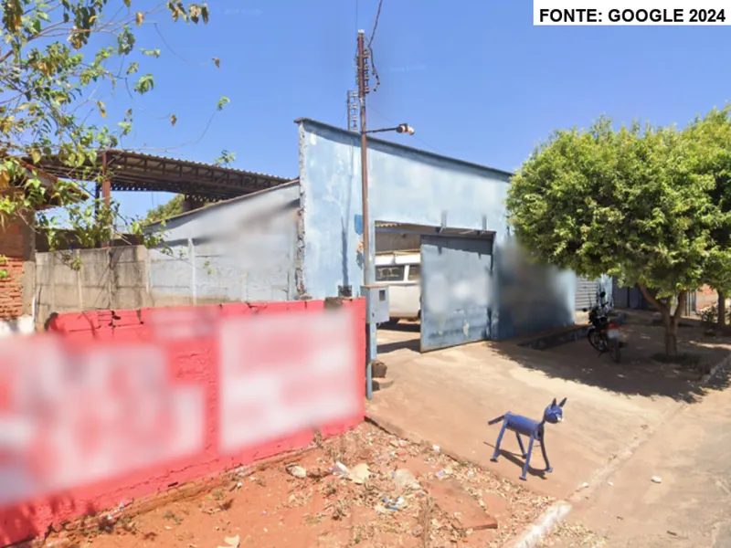 Comercial em leilão