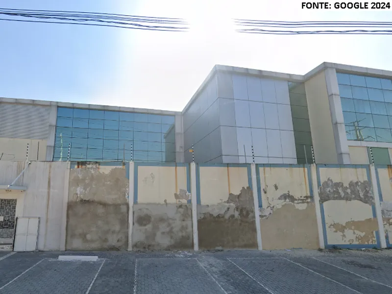 Comercial em leilão