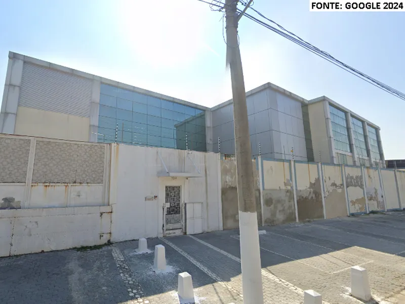 Comercial em leilão