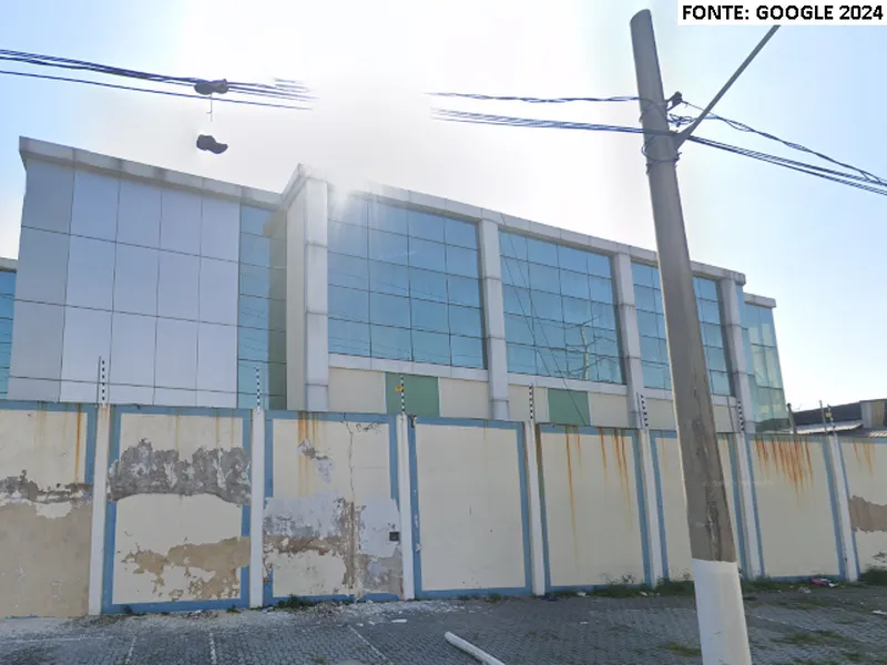 Comercial em leilão