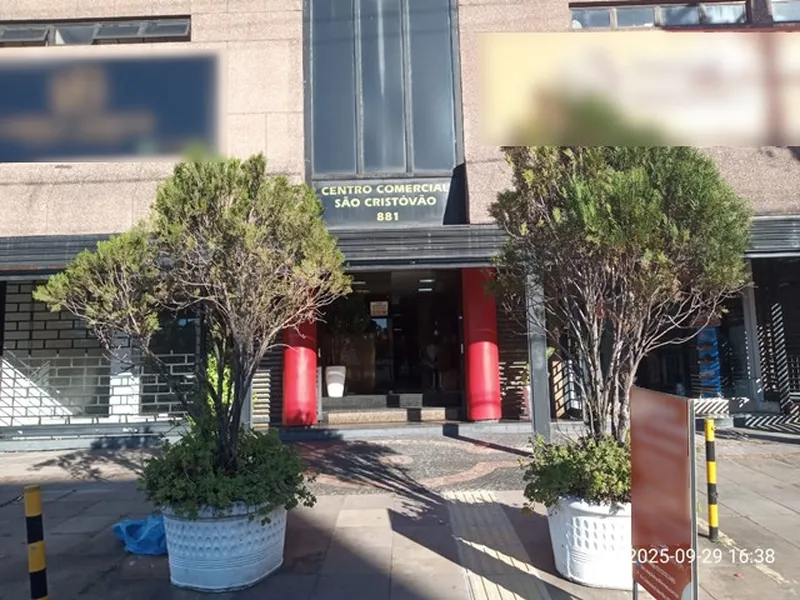 Comercial em leilão