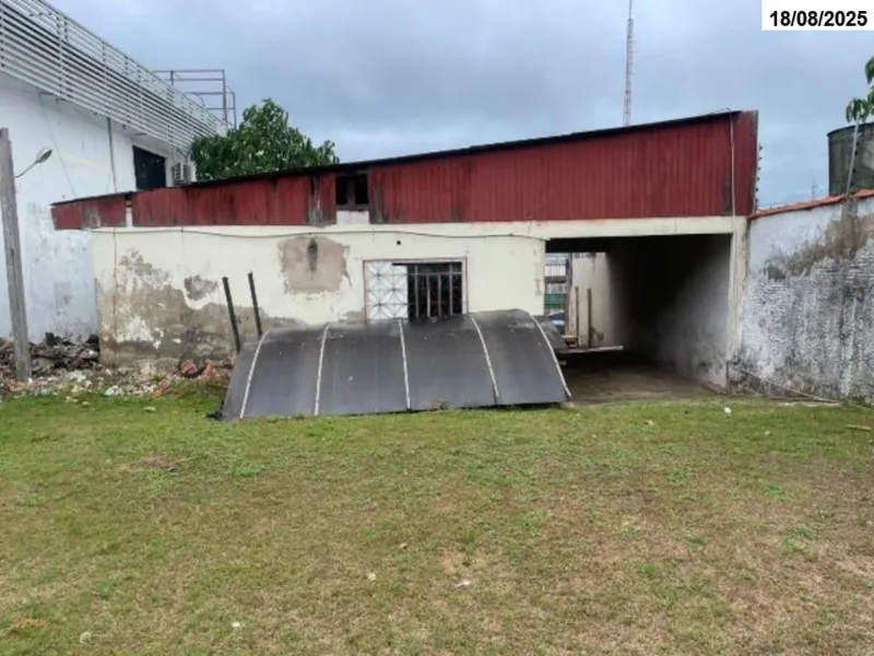 Comercial em leilão