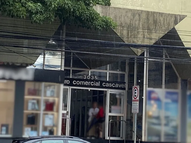 Comercial em leilão