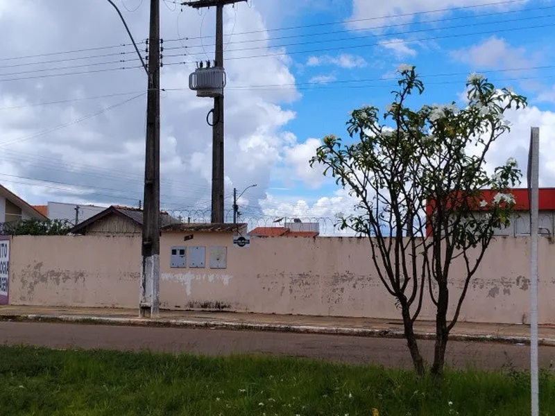 Comercial em leilão