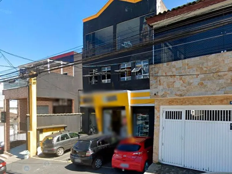 Comercial em leilão