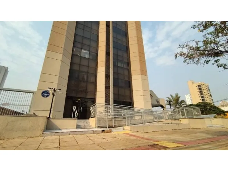 Comercial em leilão