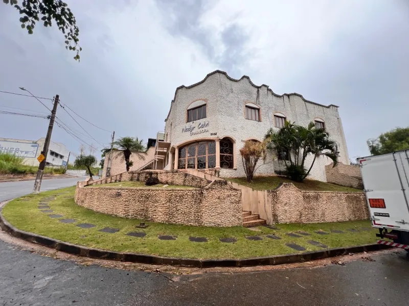 Comercial em leilão