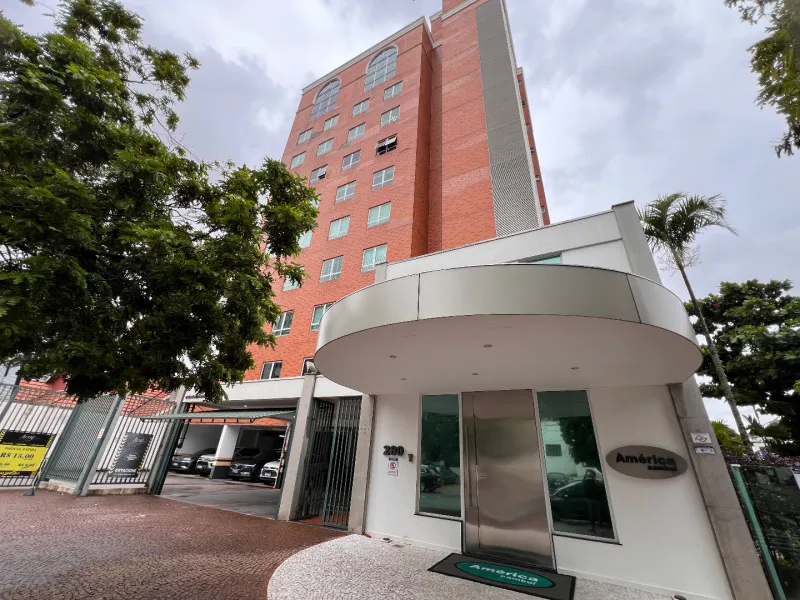 Comercial em leilão