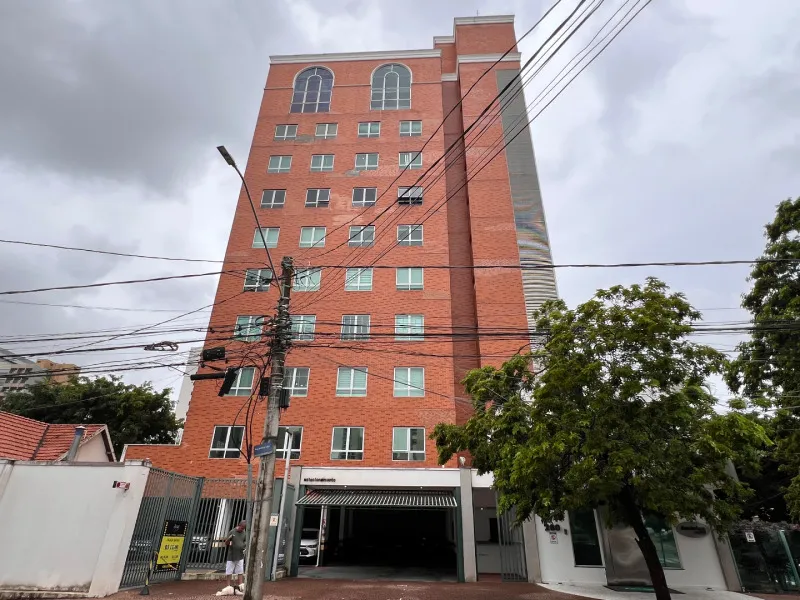 Comercial em leilão