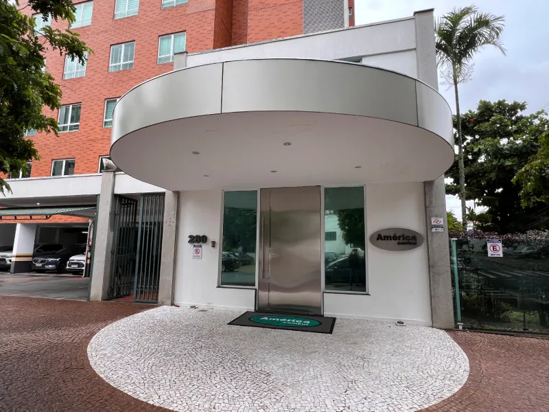 Comercial em leilão