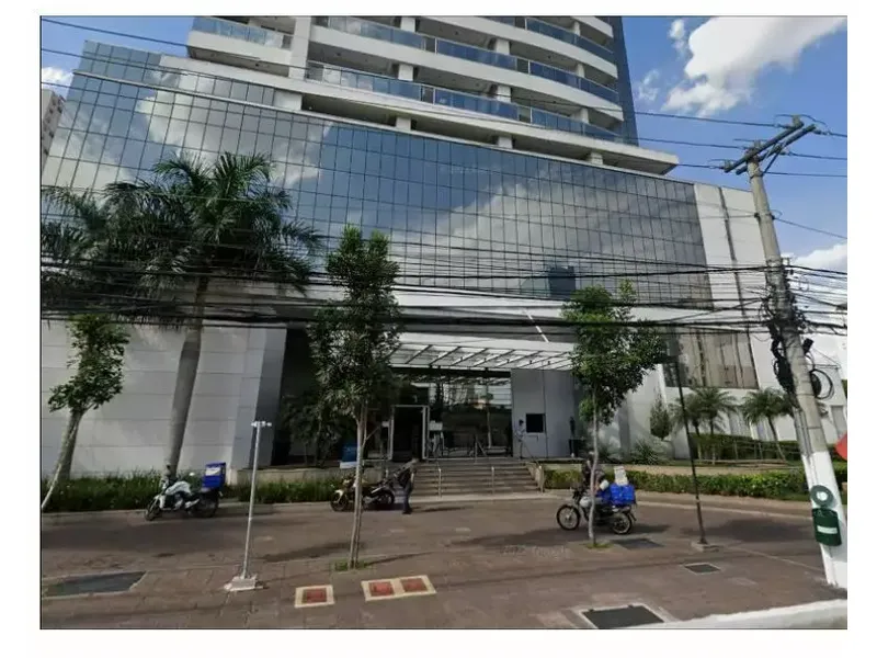 Comercial em leilão