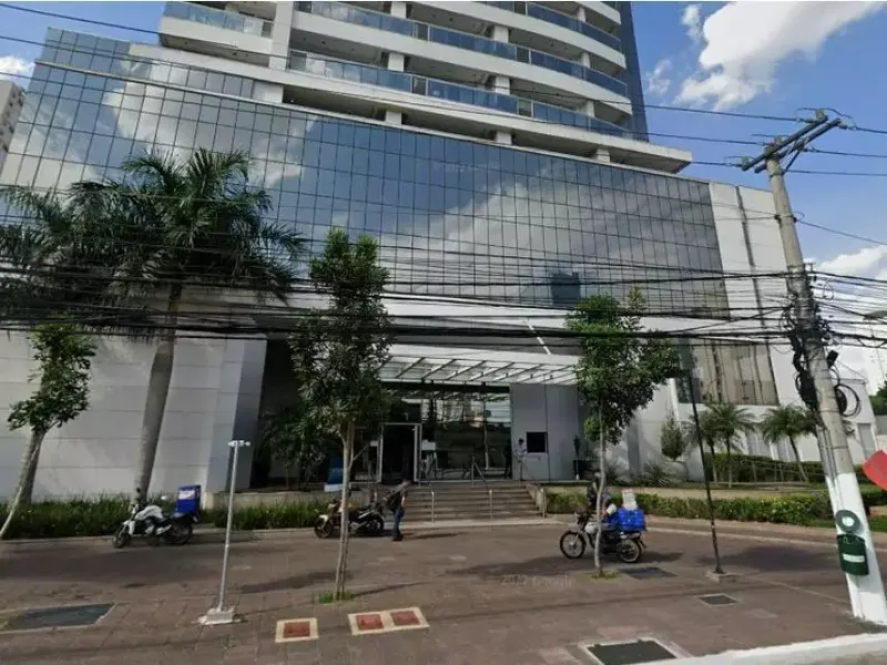 Comercial em leilão