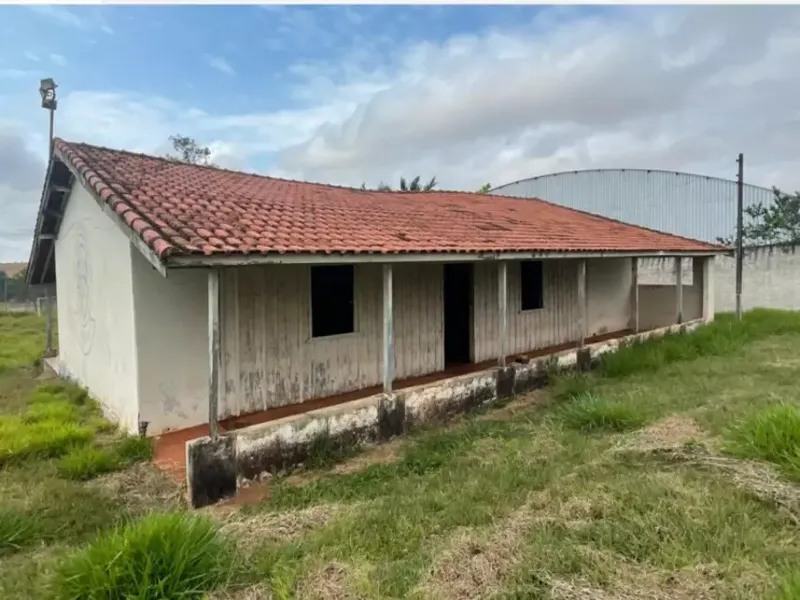 Comercial em leilão