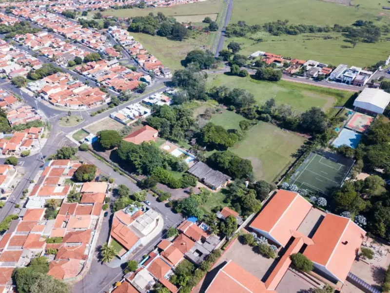 Comercial em leilão