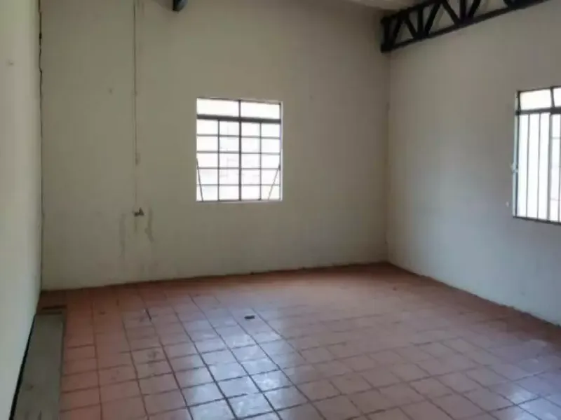 Comercial em leilão