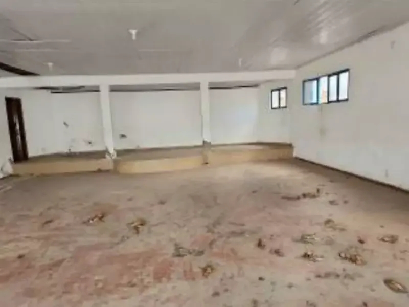 Comercial em leilão