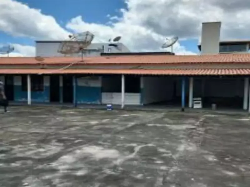 Comercial em leilão