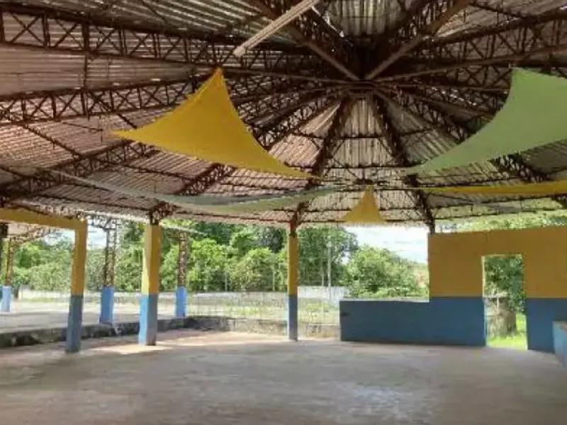 Comercial em leilão